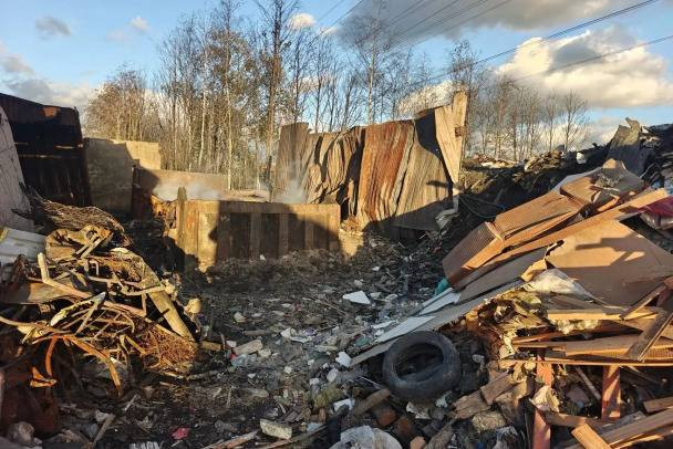 В Уткиной заводи нашли нелегальную свалку: изъяли экскаватор (2026)