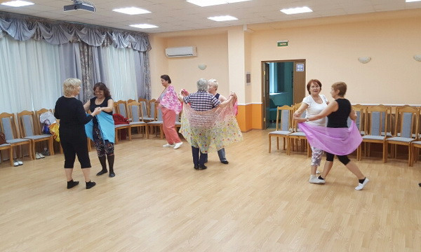 В Мурино продолжаются танцевальные вечера для жителей старшего поколения